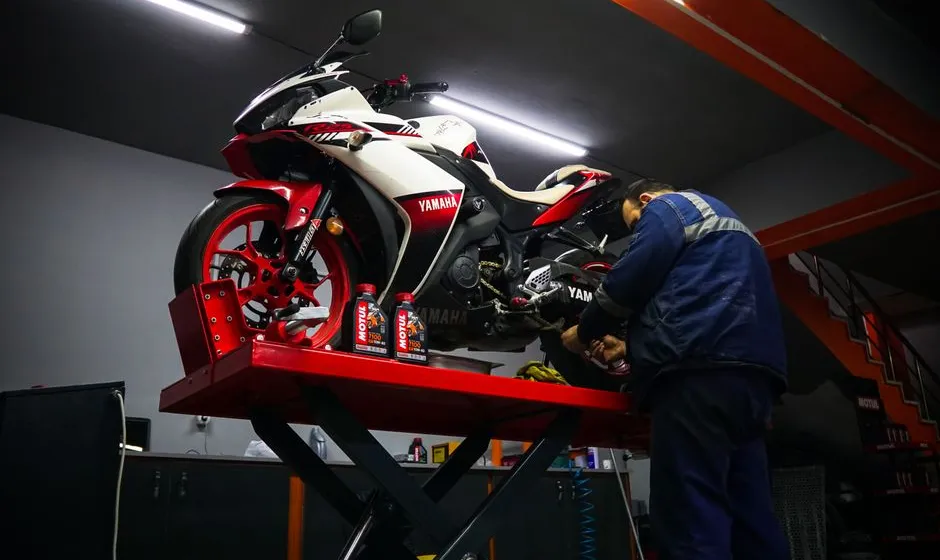 Réviser sa moto soi-même : les bons réflexes